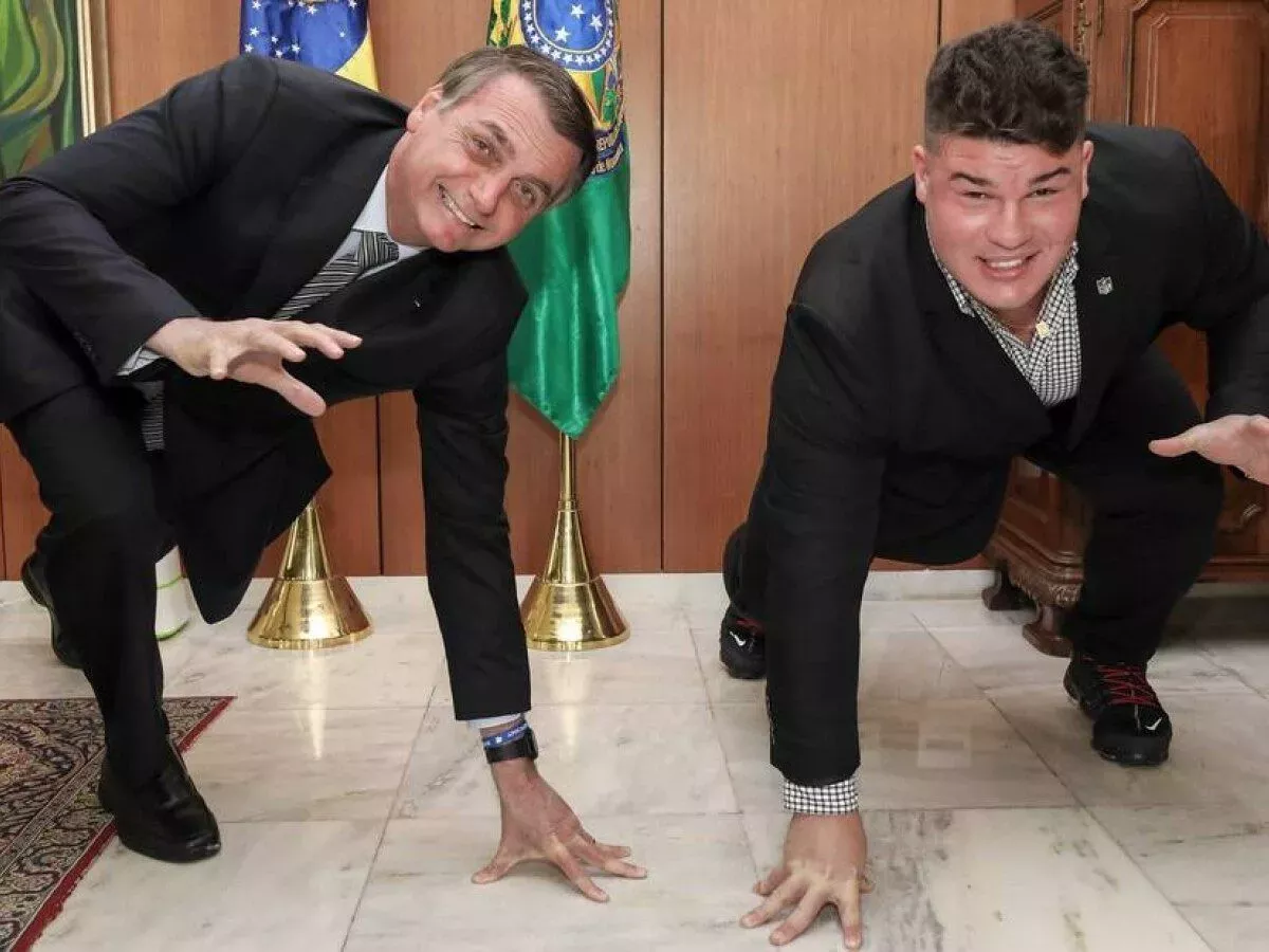 Jair Bolsonaro (vlevo)