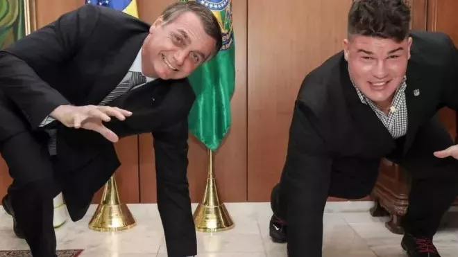 Jair Bolsonaro (vlevo)