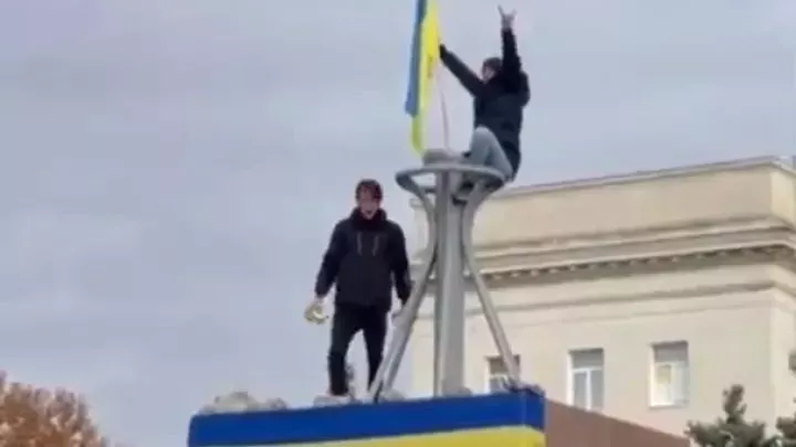 V Chersonu lidé vycházejí na ulice vítat ukrajinské vojáky