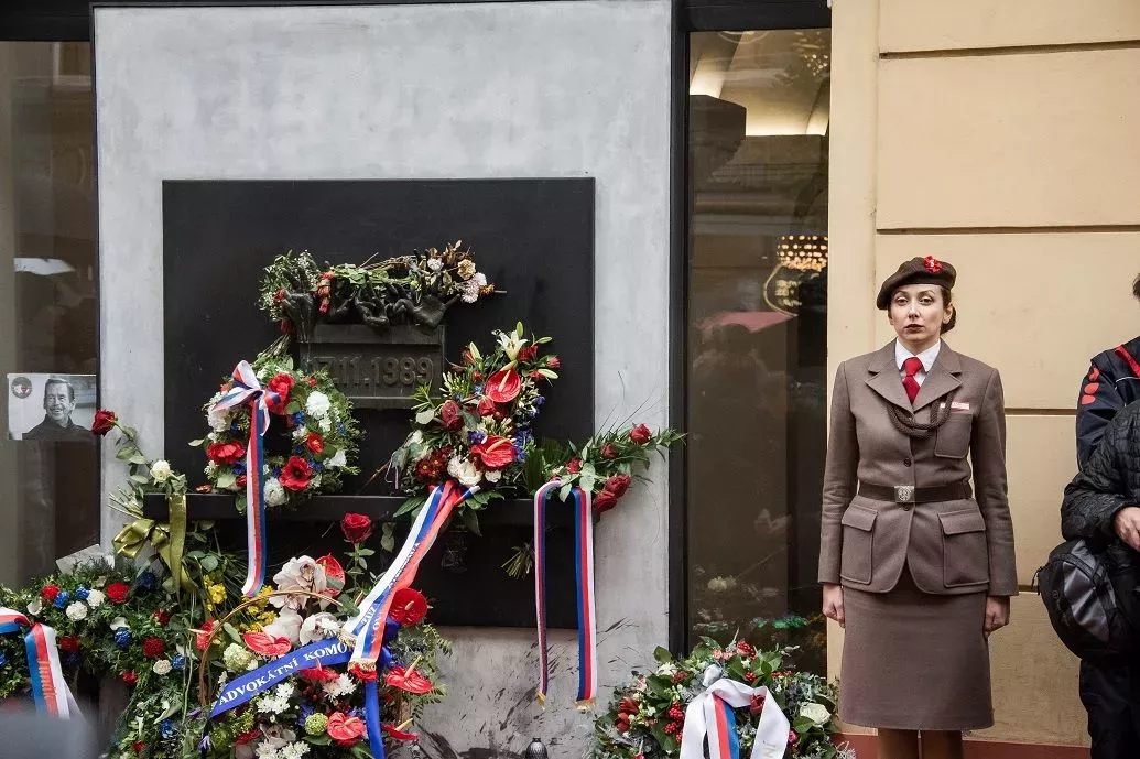 Češi slaví na Národní třídě státní svátek 17. listopadu. (17.11.2022)