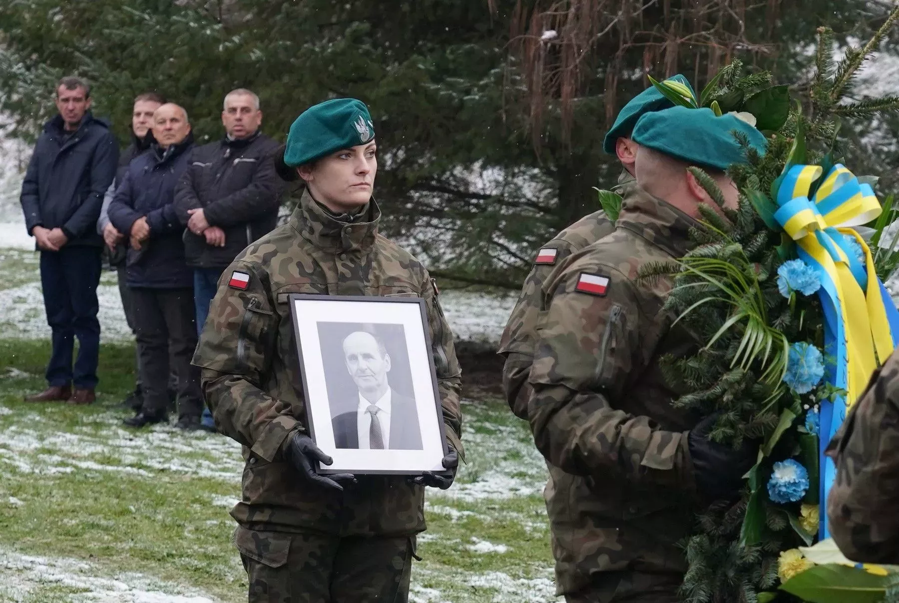 V polském Przewodówě pochovali první oběť zásahu rakety z Ukrajiny