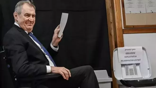 Prezident Zeman odevzdal svůj hlas v lánské škole