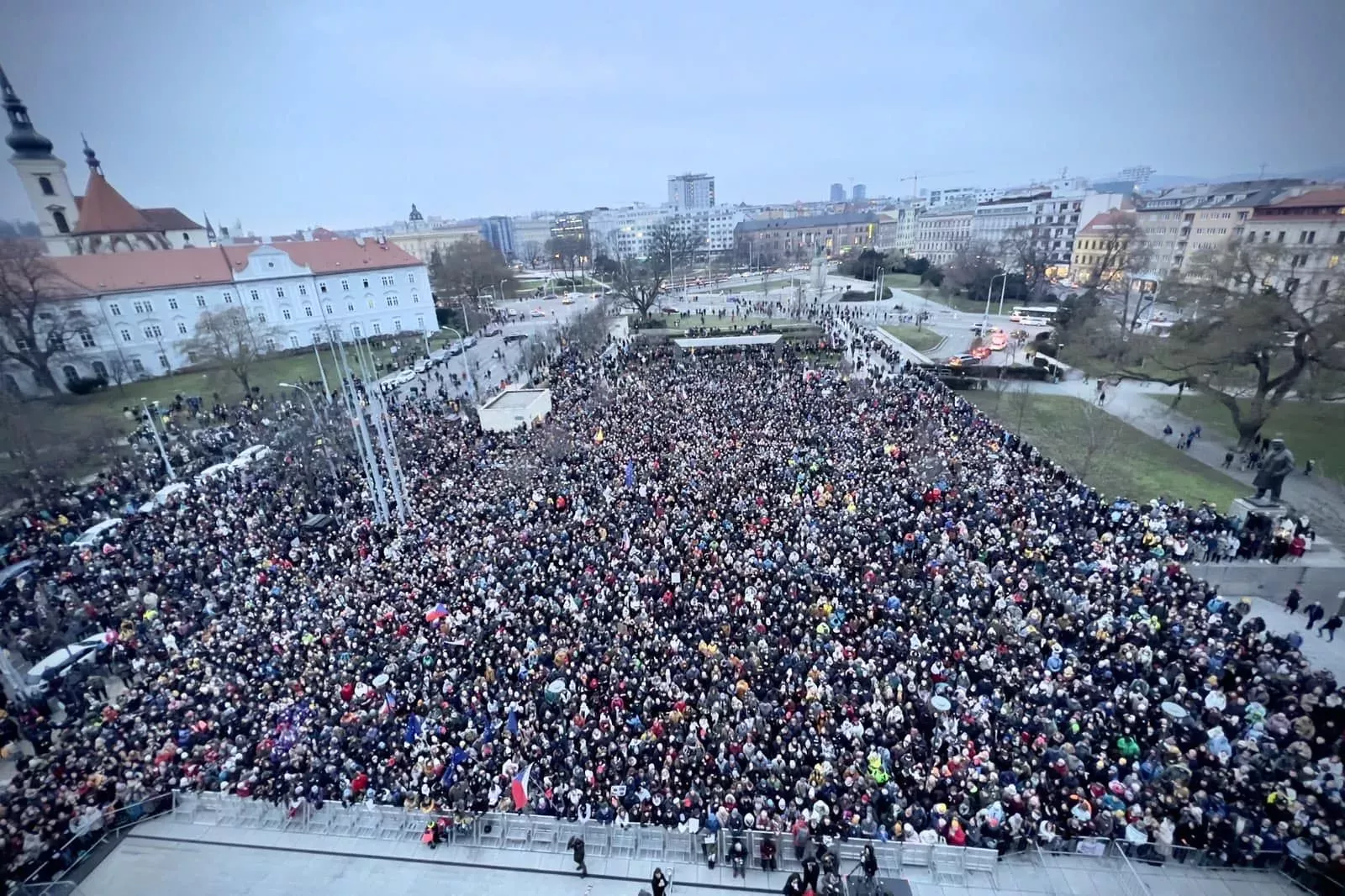 Na mítink s Pavlem přišlo v Brně 8000 lidí,dopravu v okolí musela policie omezit