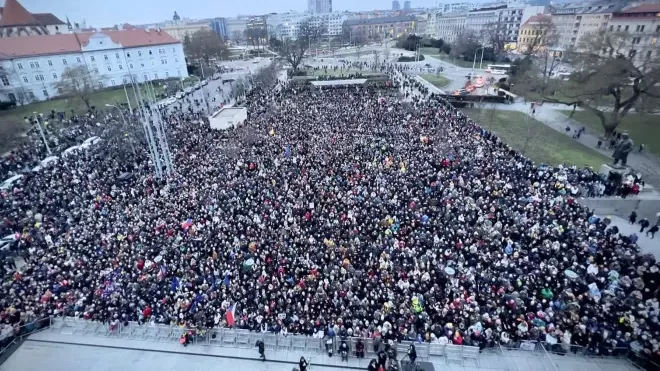 Na mítink s Pavlem přišlo v Brně 8000 lidí,dopravu v okolí musela policie omezit