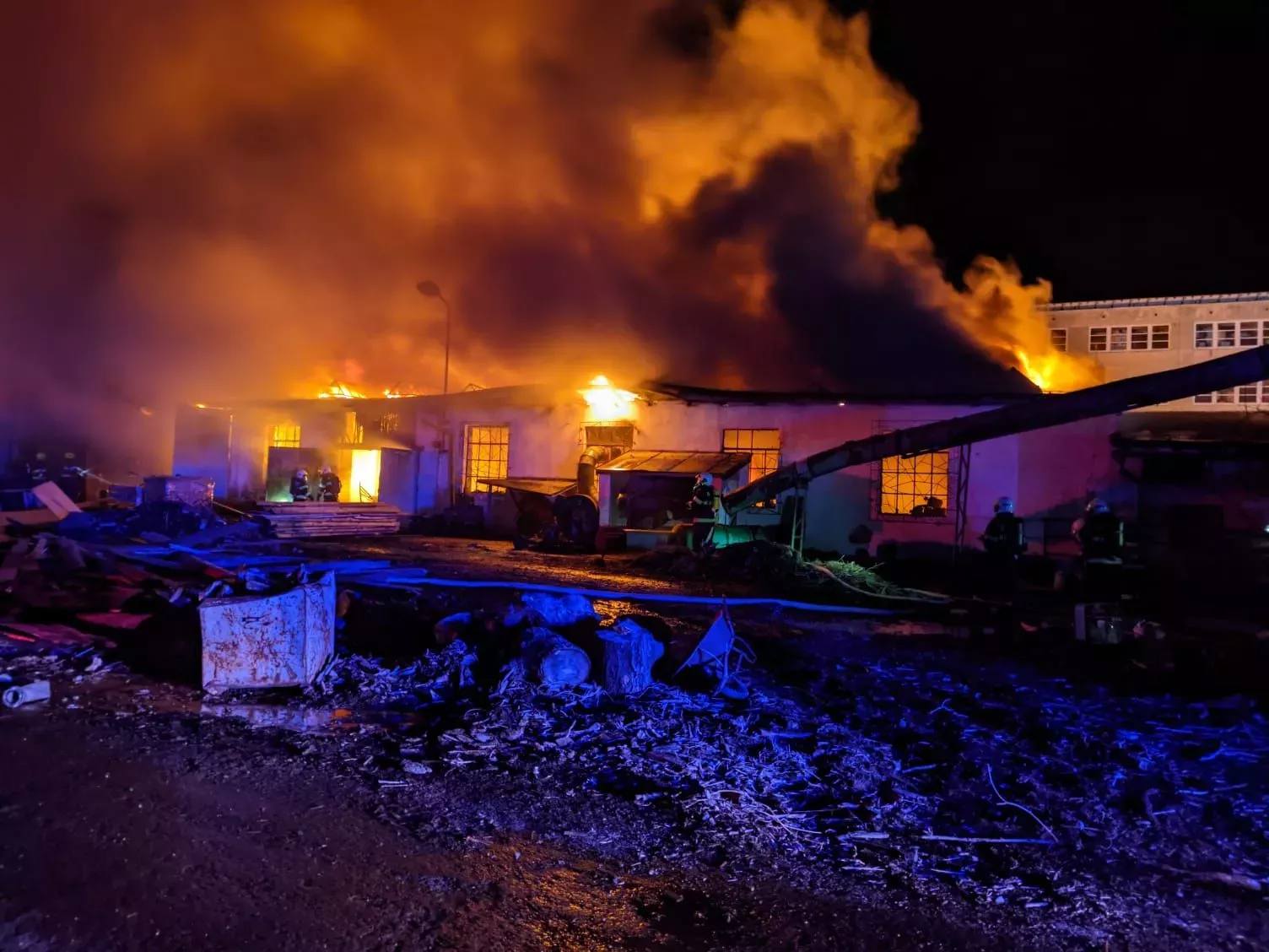 Hasiči zasahují u požáru v Čelákovicích. (13.3.2023)
