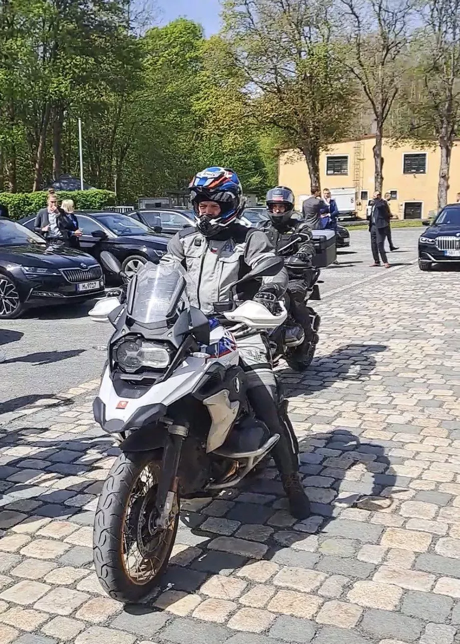 Petr Pavel vyrazil do Bavorska na motorce. (19.5.2023)