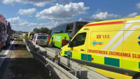 U Brna se na dálnici D2 srazily dva autobusy. (17.7.2023)